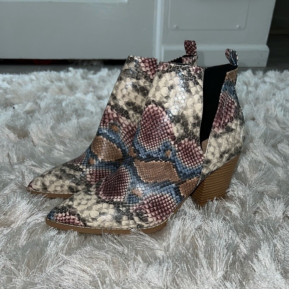 Snakeskin Bootie - Picture 2 of 4